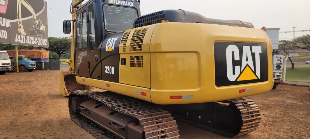 Escavadeira Cat 320d2