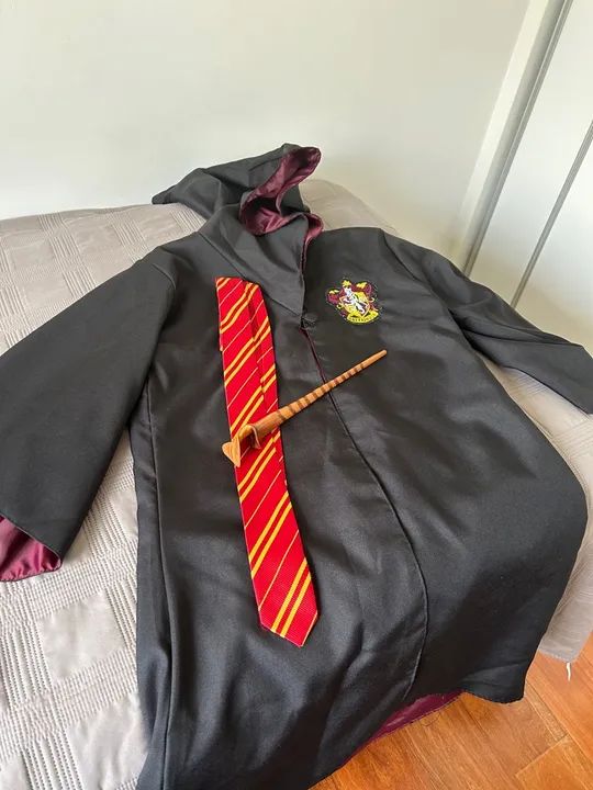 Harry porter capa mágica, varinha e gravata 