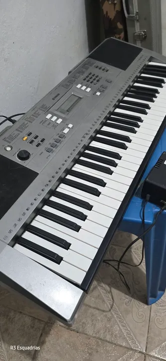 Teclado yamaha psrE353