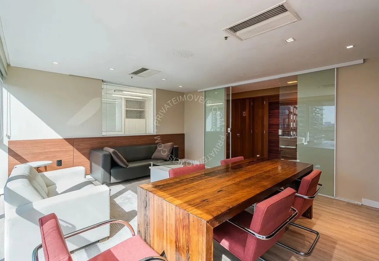 Sala mobiliada para alugar no bairro Petrópolis com 102 m²