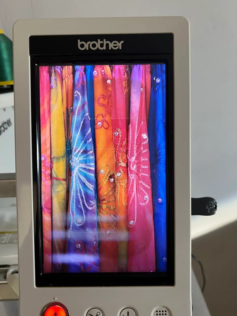 Máquina de bordar Brother 650e - Foto 2