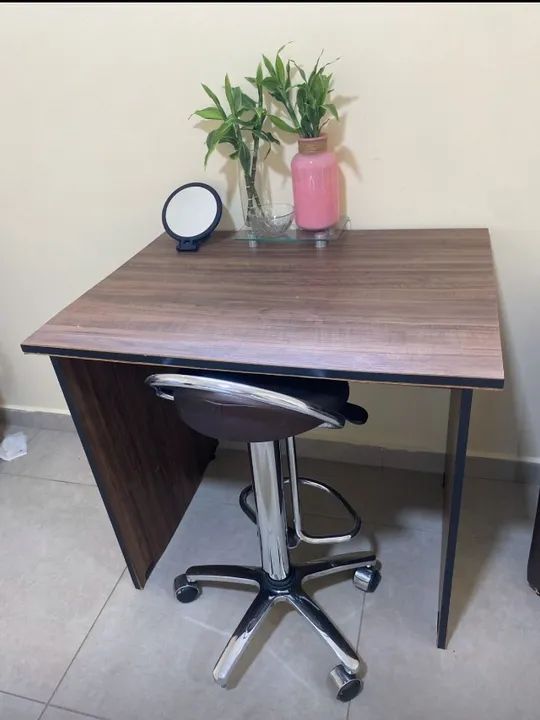 Mesa de escritório pequena