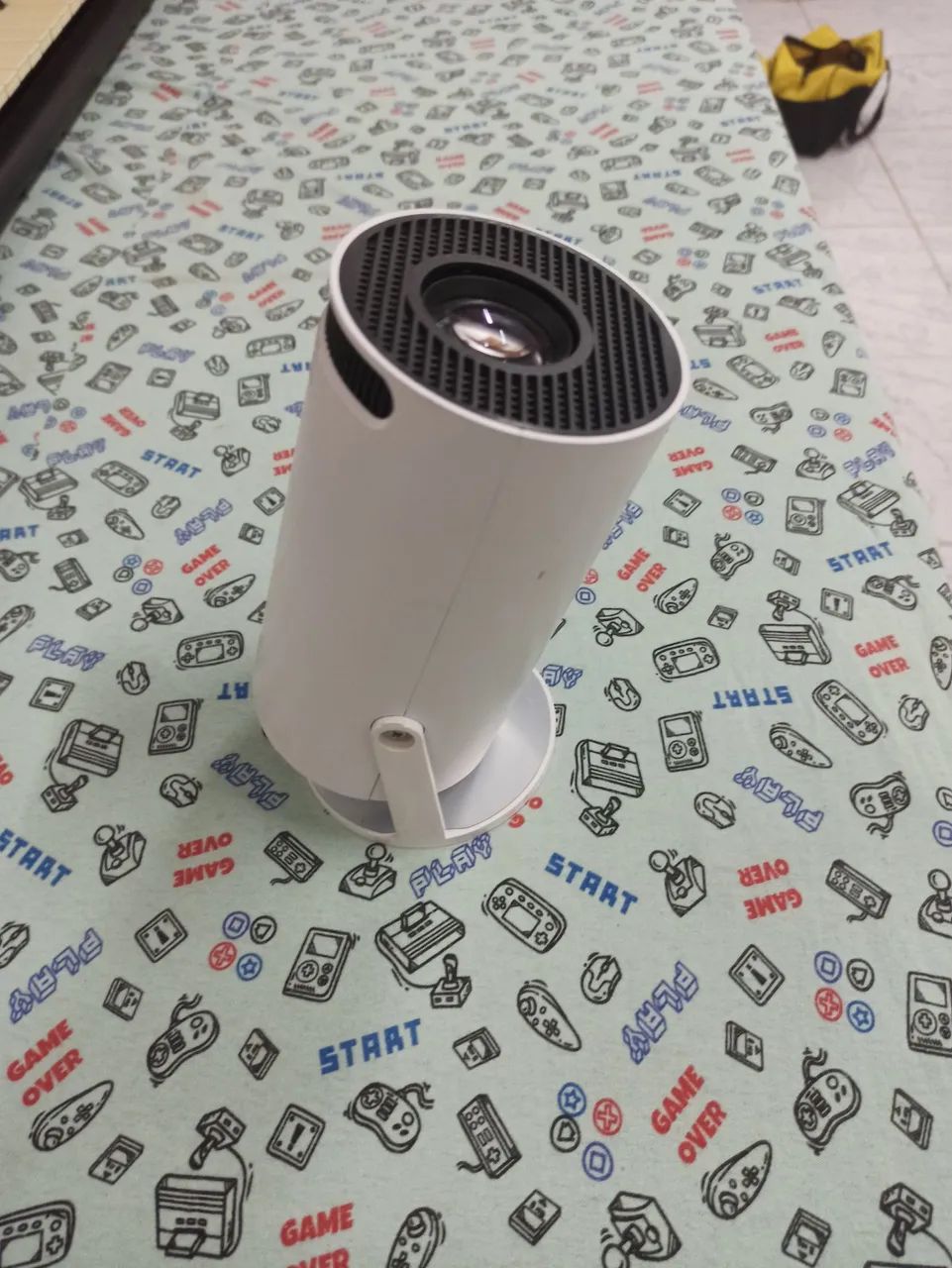 Projetor de imagem com aplicativo de séries e filmes e TV. UNITV Vitalício. 