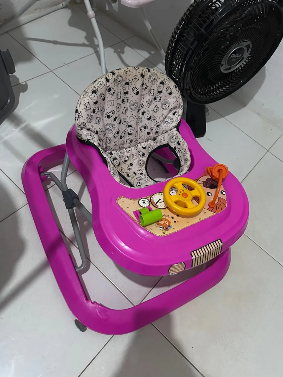 Andador Infantil Rosa com Atividades