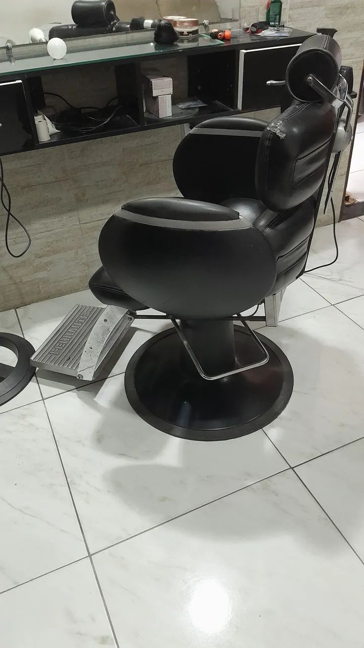 Cadeira de Barbeiro ferrante origimal - Foto 3