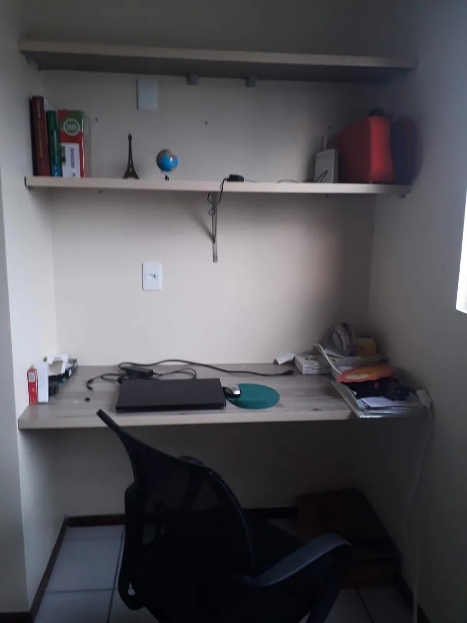 Mesa de estudo com prateleiras - Foto 2