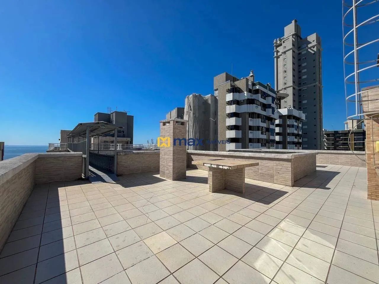 Locação: Apartamento mobiliado ao lado do shopping Atlântico. Centro. Balneário Camboriú. - Foto 2
