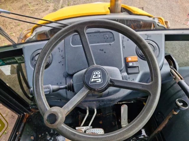 Retro Escavadeira JCB 3C Plus ano 2012 com 7.100 horas tração 4x4 motor mwm internacional  - Foto 3