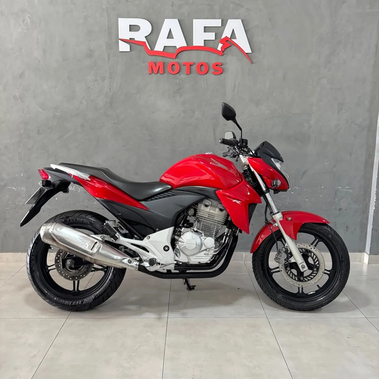 HONDA CB 300 IMPECÁVEL 