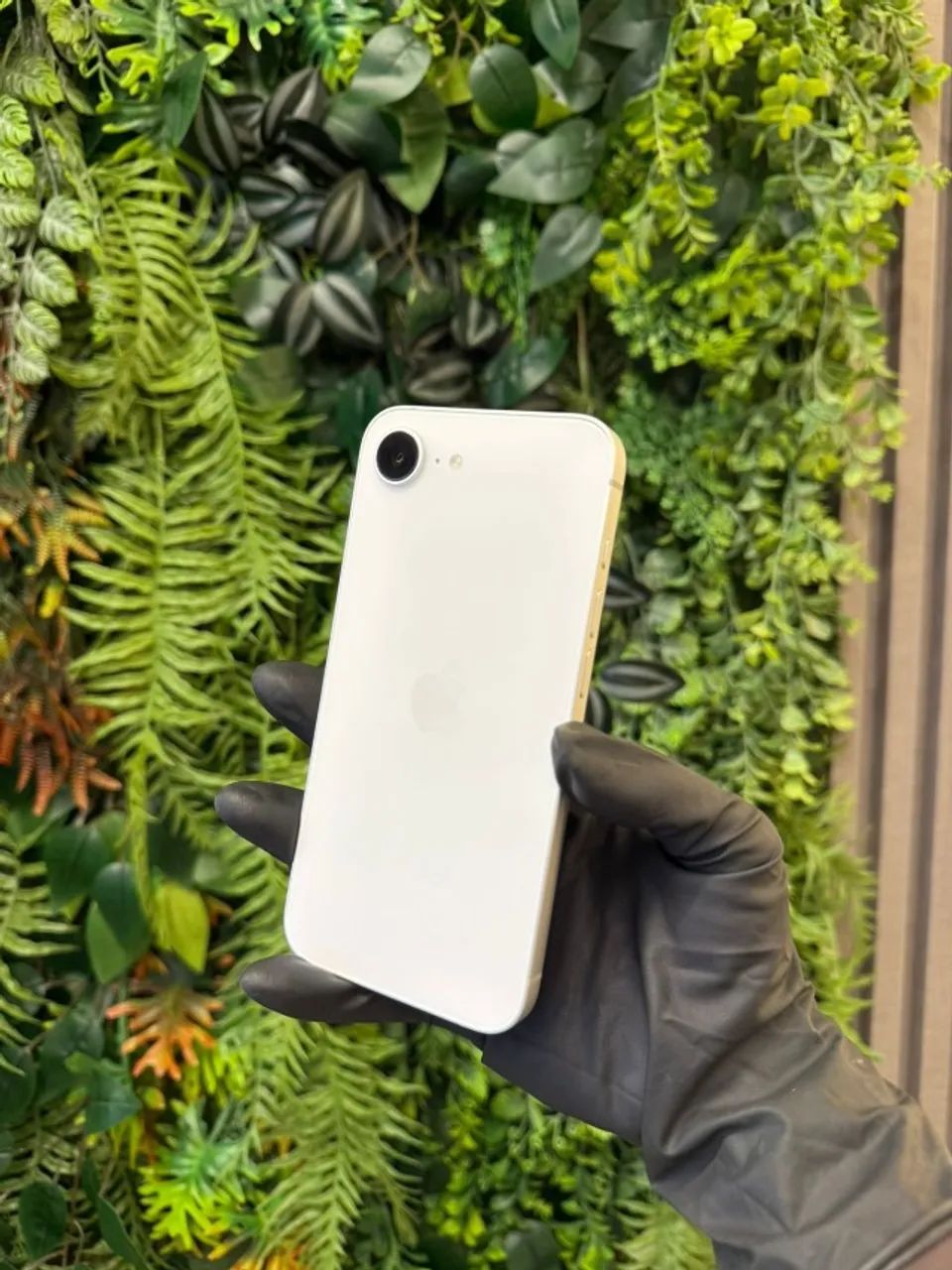 Apple iPhone 16e ホワイト　128gb 美品　バッテリー100% 外装新品同然/純正バッテリー100%】iPhone16e 128GB ホワイト SIM