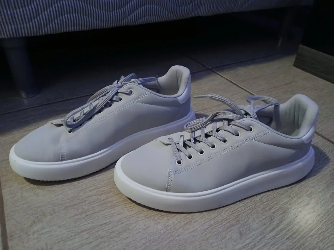 Tênis Masculino Casual Cinza com Solado Branco