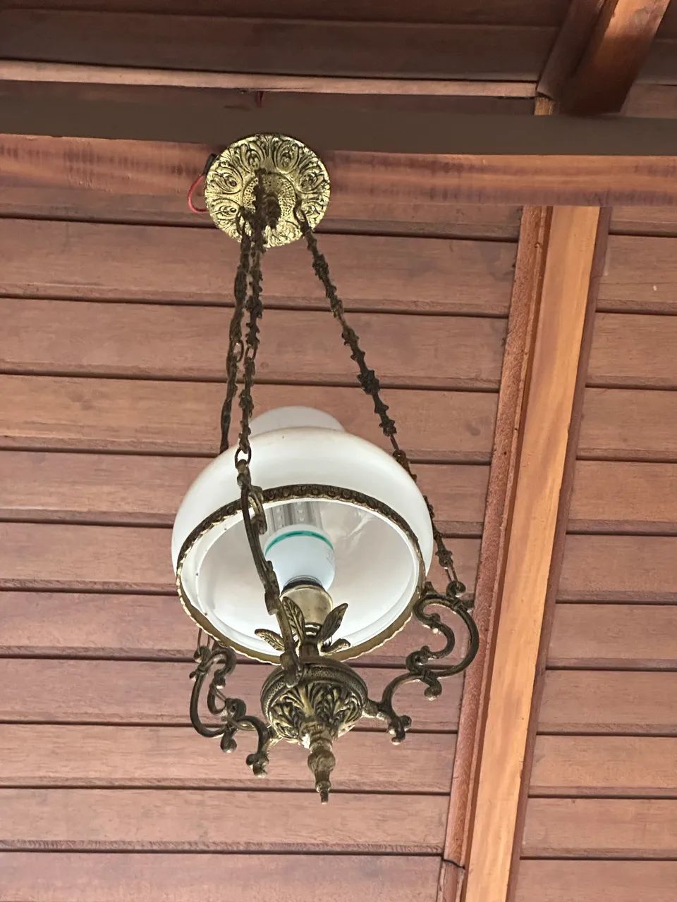 Lustre estilo colonial em bom estado