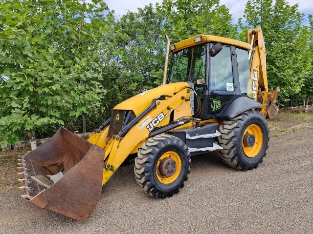 Retro Escavadeira JCB 3C Plus ano 2012 com 7.100 horas tração 4x4 motor mwm internacional  - Foto 6