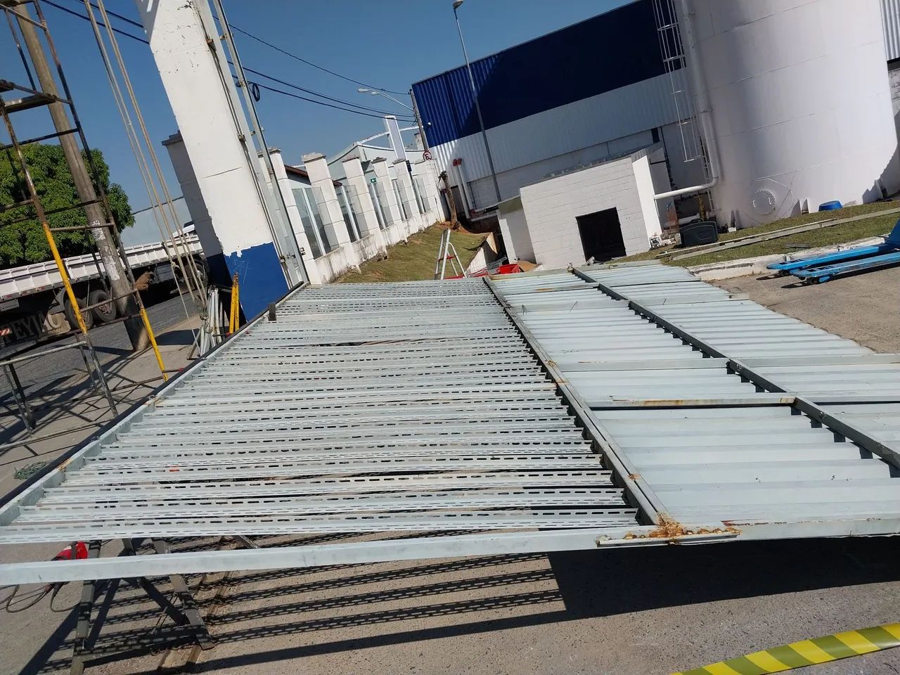 Reforma e manutenção em portão, portão automático e manual  - Foto 2