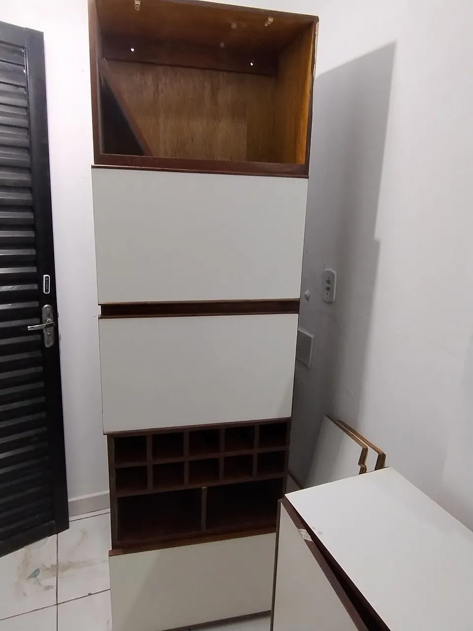 Armário de cozinha com Adega 