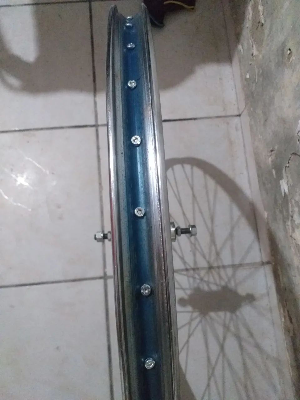 Aro 26 dianteiro de ferro e cubo de alumínio  completos. - Foto 2