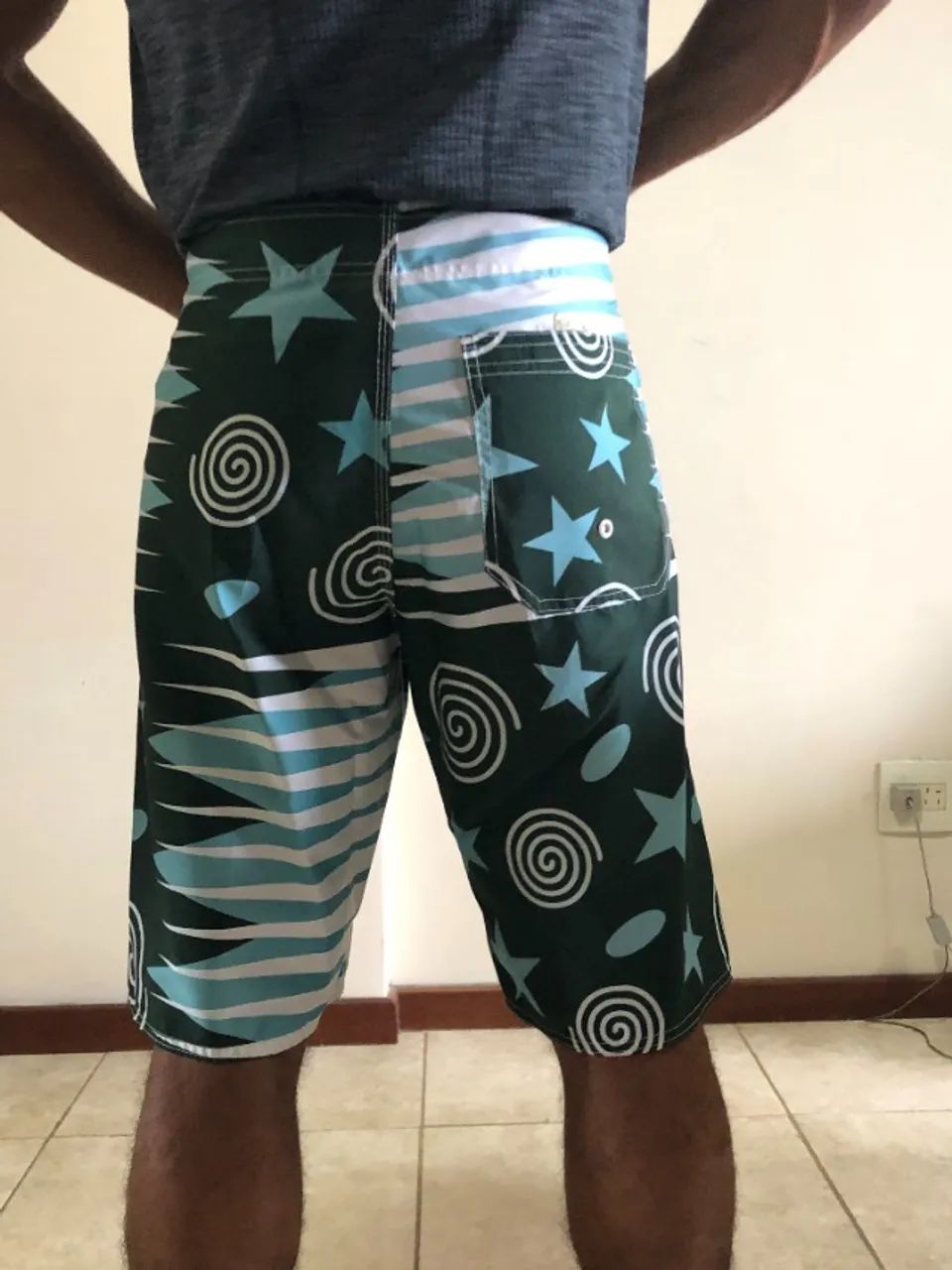 Bermuda moda surf. Diversos modelos. Tam M e P R$ 45,00 cada R$ 45,00 - Foto 4