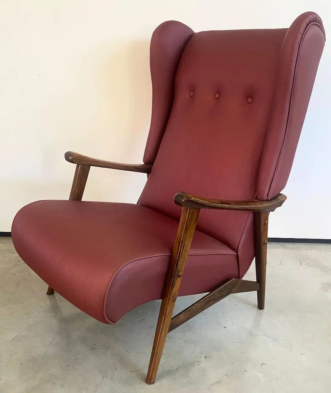 Antiga Poltrona Vintage designer em Jacaranda