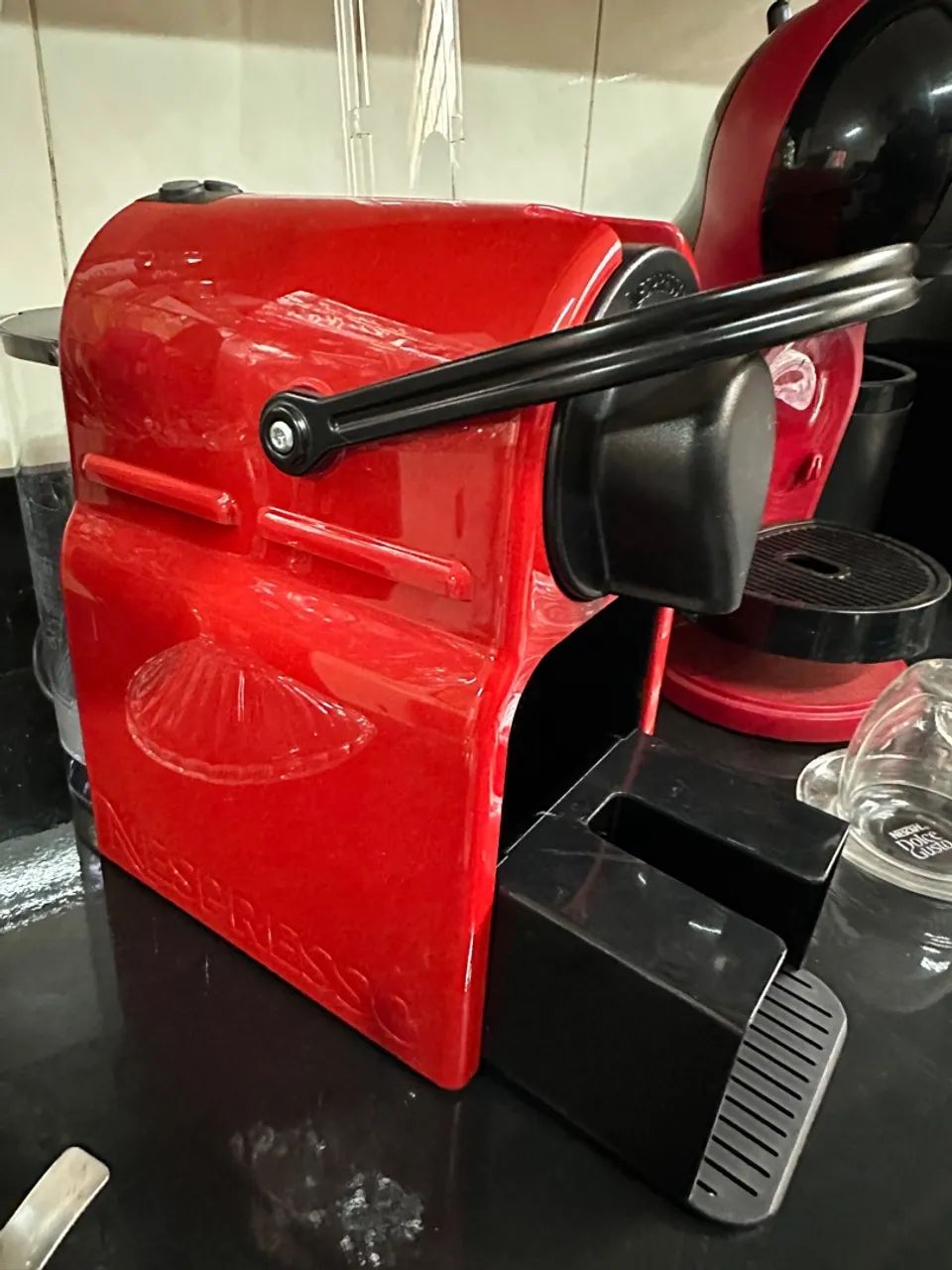 Cafeteira Nespresso Vermelha LEIA O ANÚNCIO 