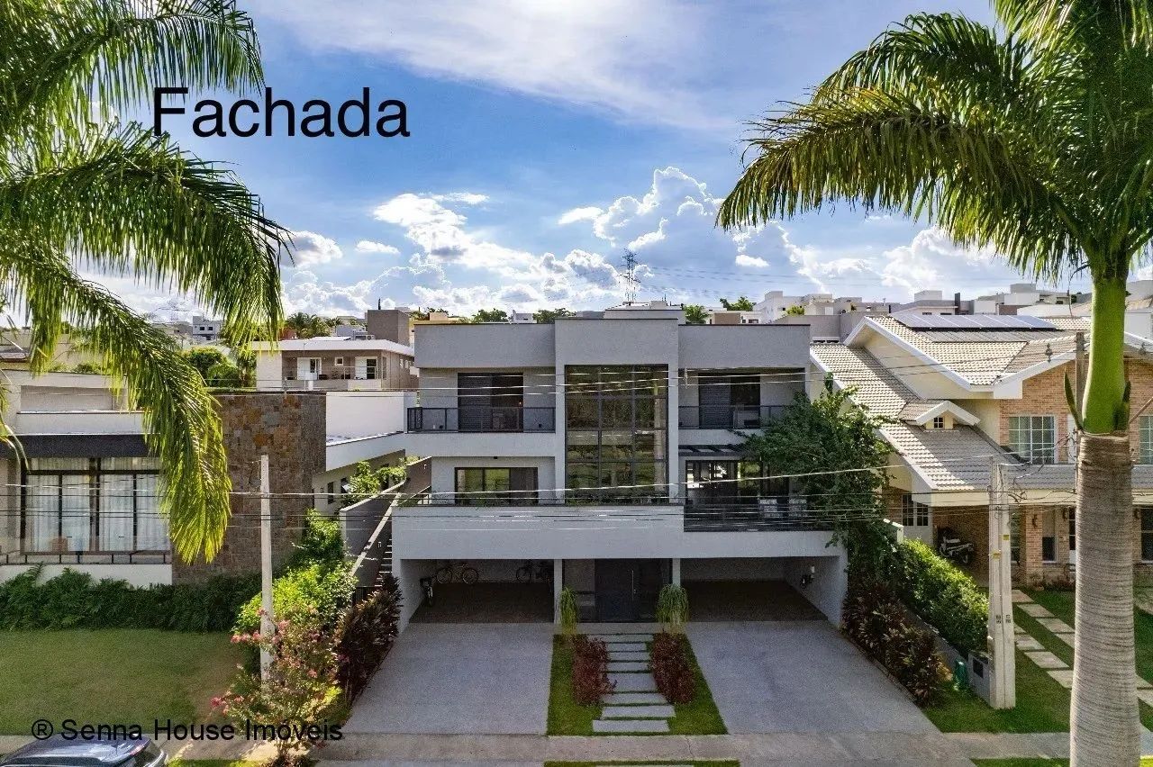 Residência de luxo com vista para o lago, piscina aquecida, suítes amplas e acabamentos pr