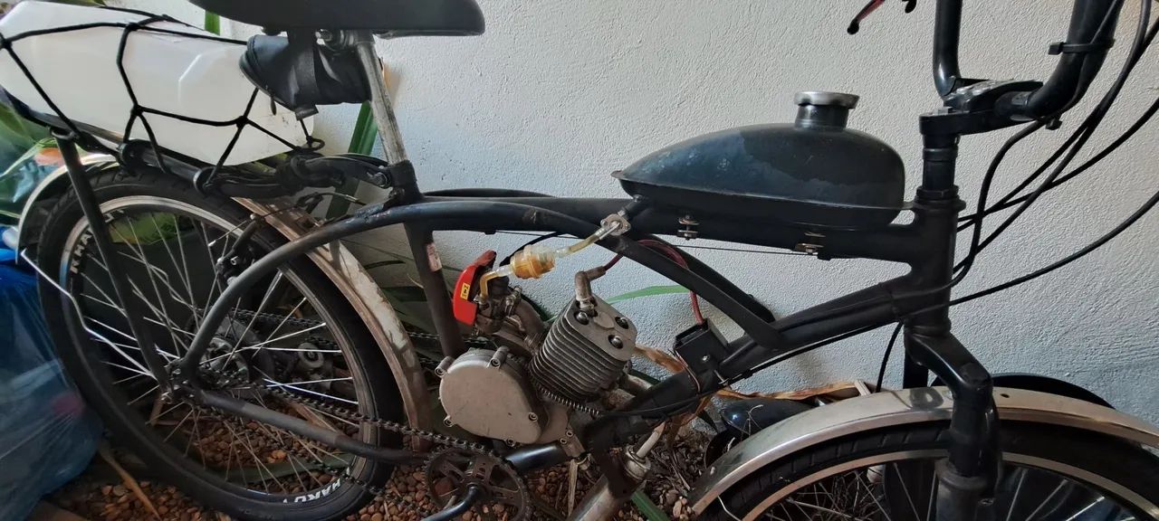 Bicicleta com motor a gasolina