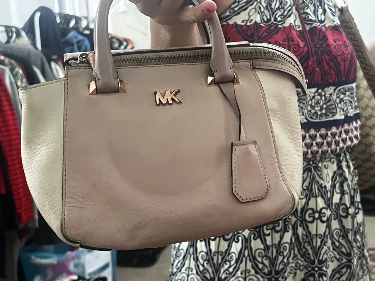 Carteira Michael Kors Vermelha mais bolsas e também Victor Hugo  - Foto 3