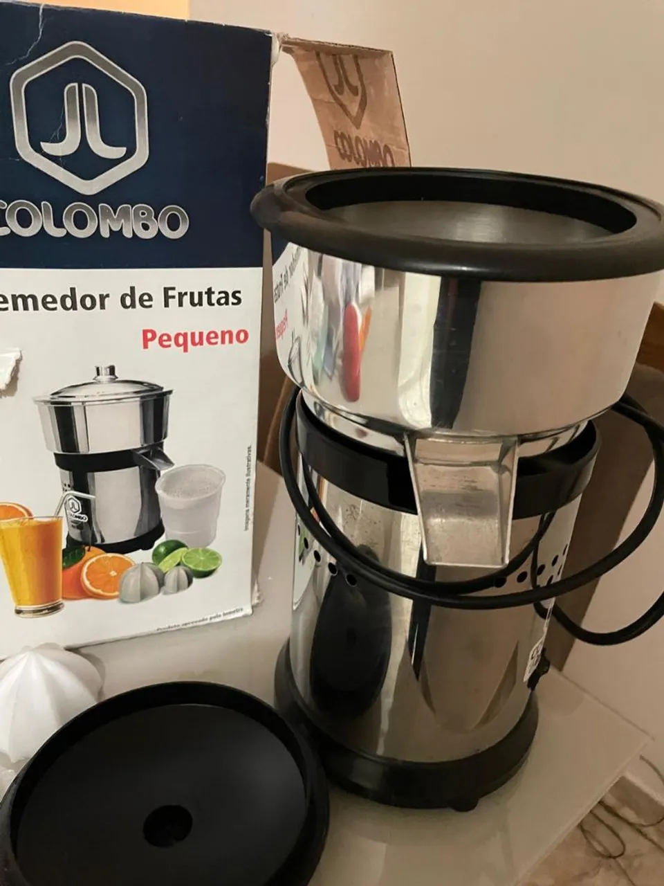 Espremedor de Frutas Colombo Pequeno