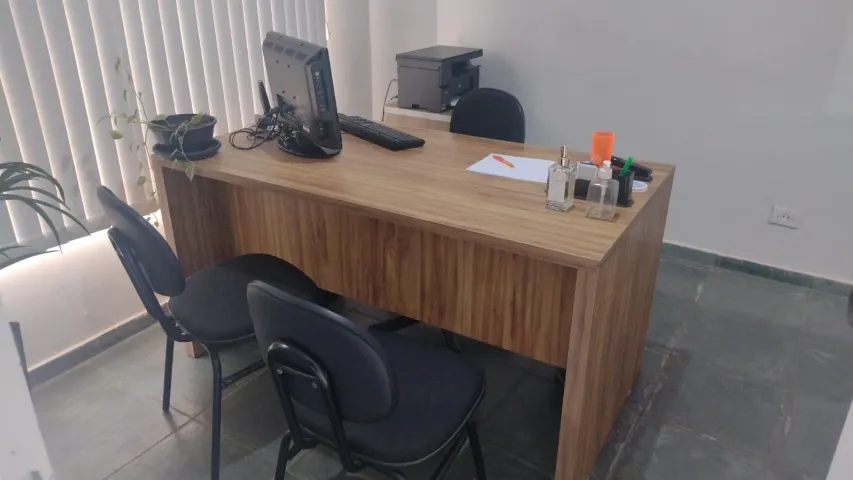 Mesa, cadeiras para Escritório.