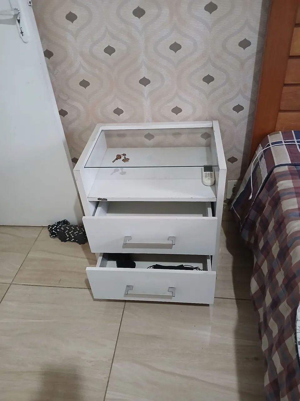 Criado mudo branca com 3 gavetas - Foto 4