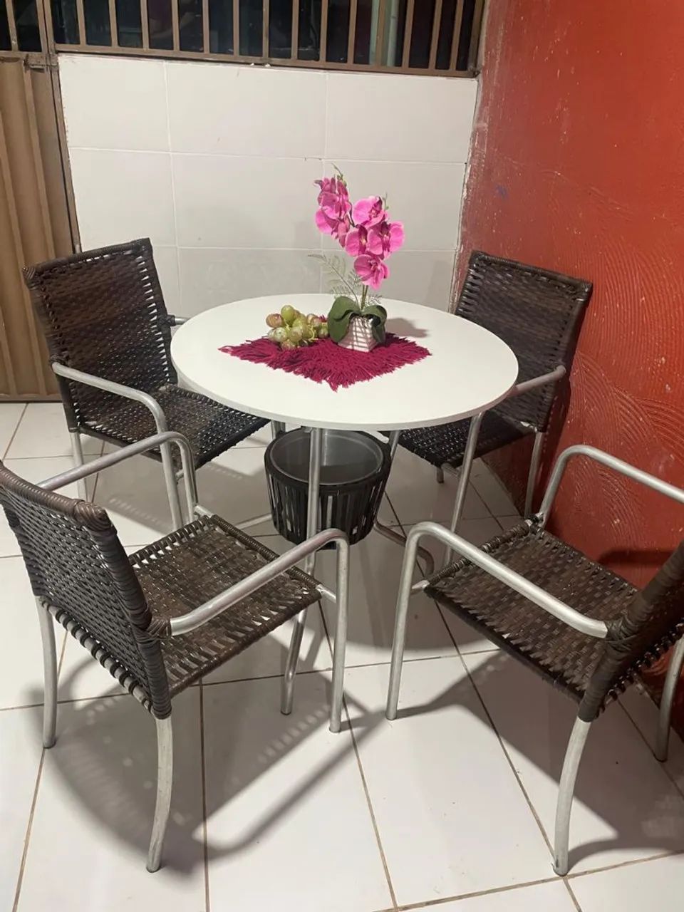 Conjunto de mesa redonda com 4 cadeiras - Foto 3
