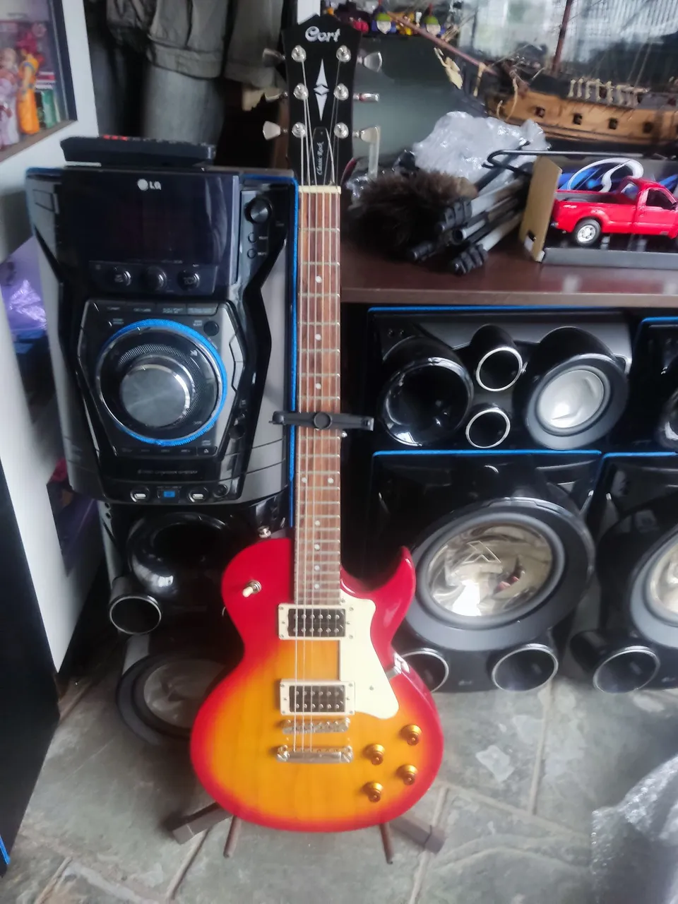 Guitarra Cort Classic Rock excelente