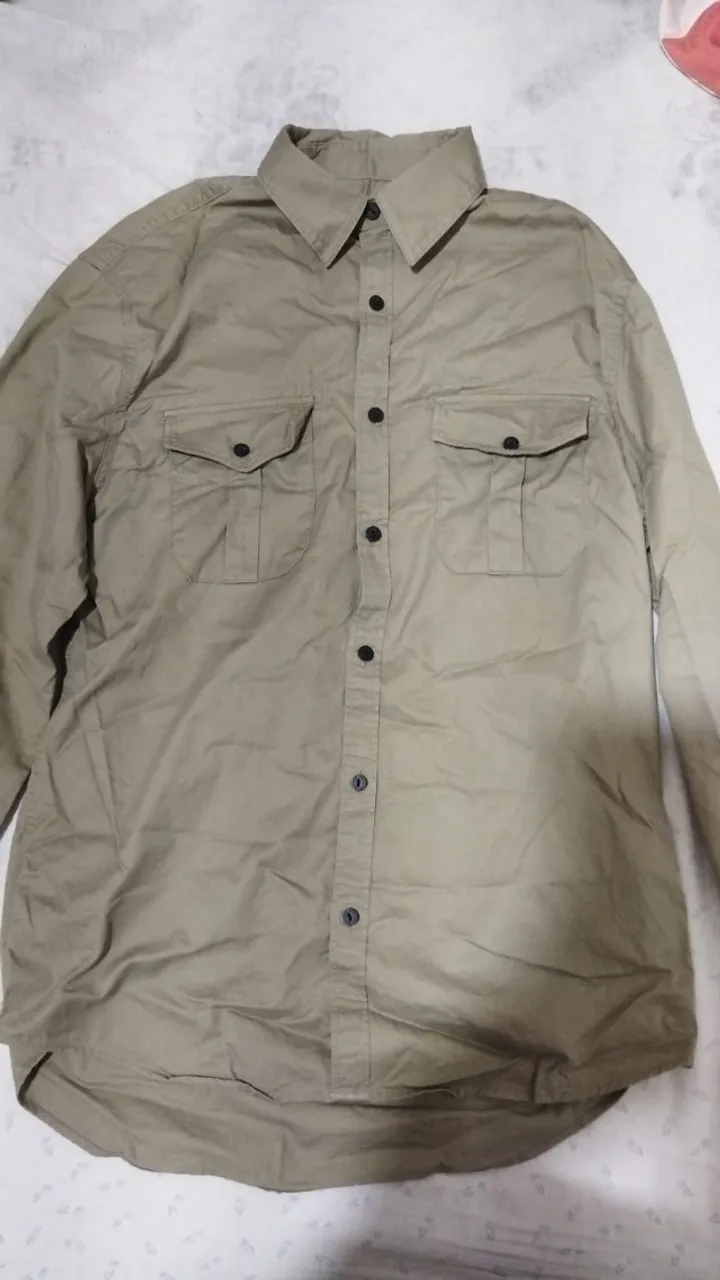 camisa comfort em algodão com bolsos frontais verde