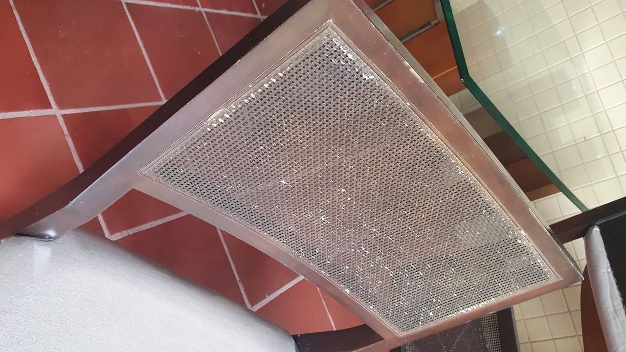 Mesa de vidro 1,60m × 1,00m com apoio em madeira (danificado) - Foto 4