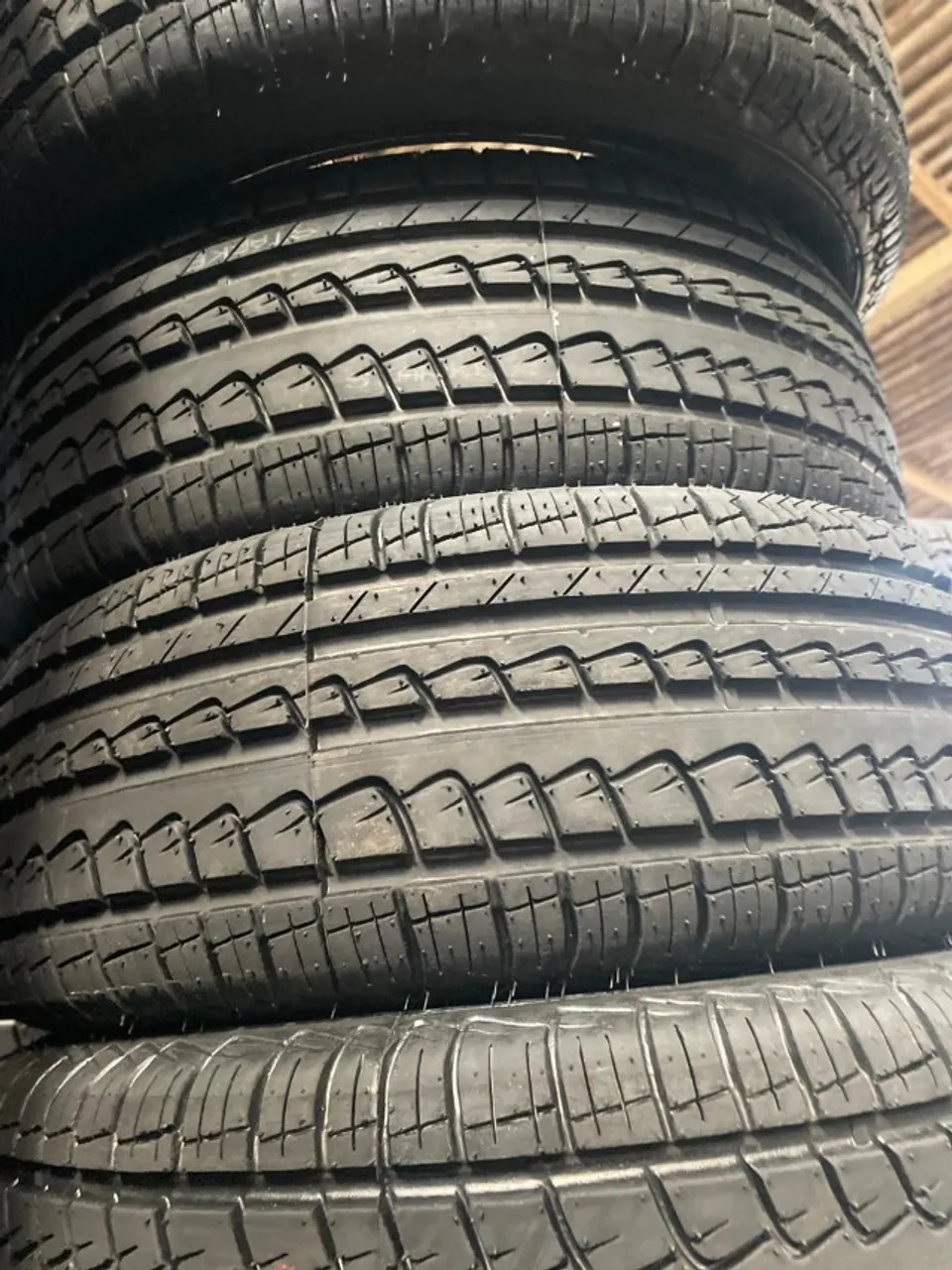 Não perca! Pneus remold com desconto no aro 17 215/50 por 280,00 á vista