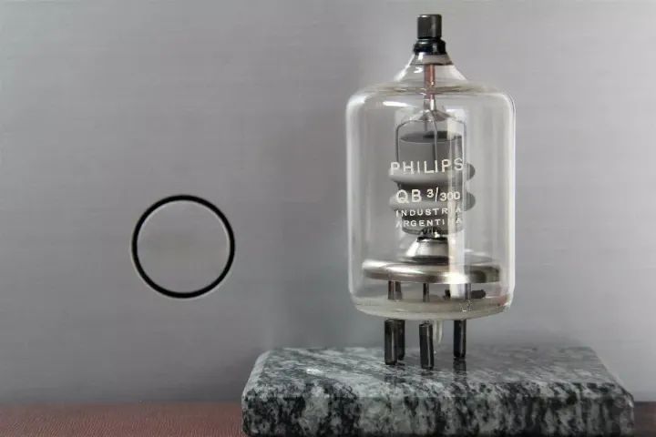 Valvula Eletron Tetrode Philips QB 3/300 - Ind Argentina 1970 - Foto 2