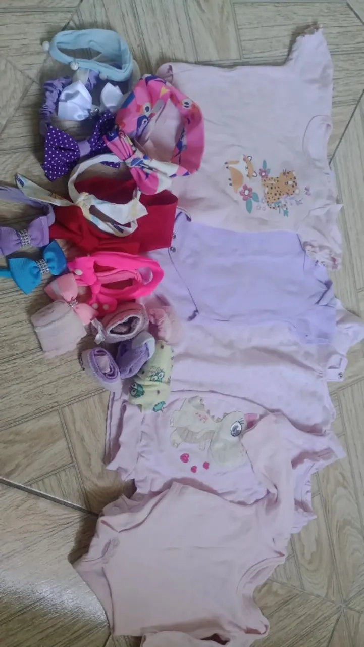 Kit Roupinhas e Acessórios para Bebê Menina