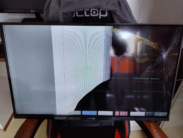 TV LED Aiwa de 32 polegadas tela trincada