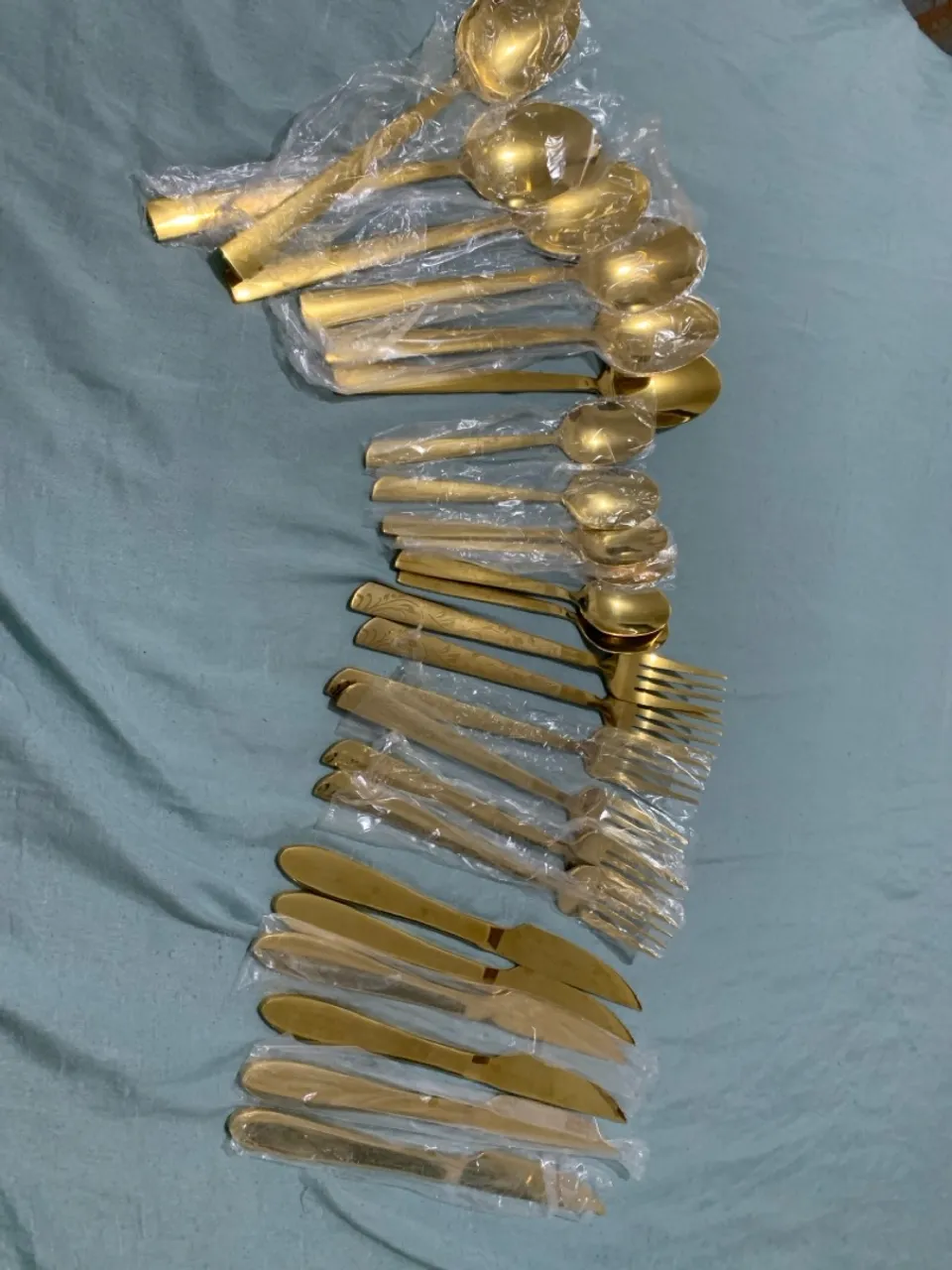 Conjunto de Talheres Dourados 24 peças 