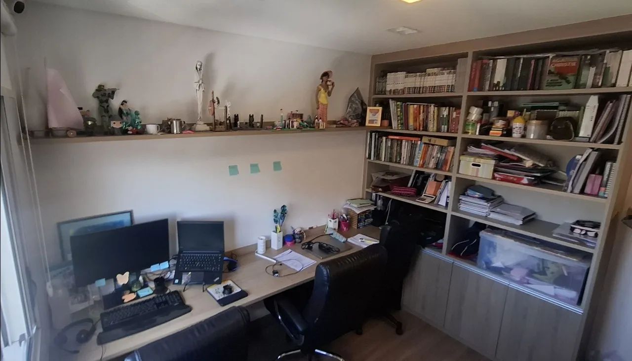 Mesa, Estante e Prateleira home office. De Marcenaria Nobre<br>Feito por Marcenaria nobre.