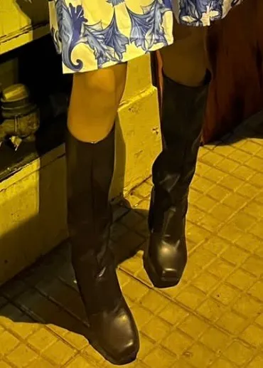 Bota de cano alto preta