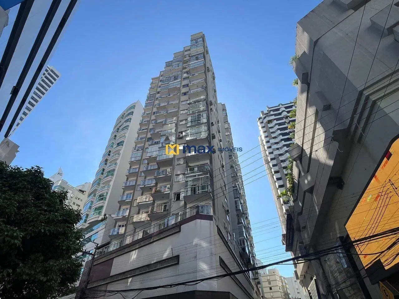 Locação: Apartamento mobiliado ao lado do shopping Atlântico. Centro. Balneário Camboriú.