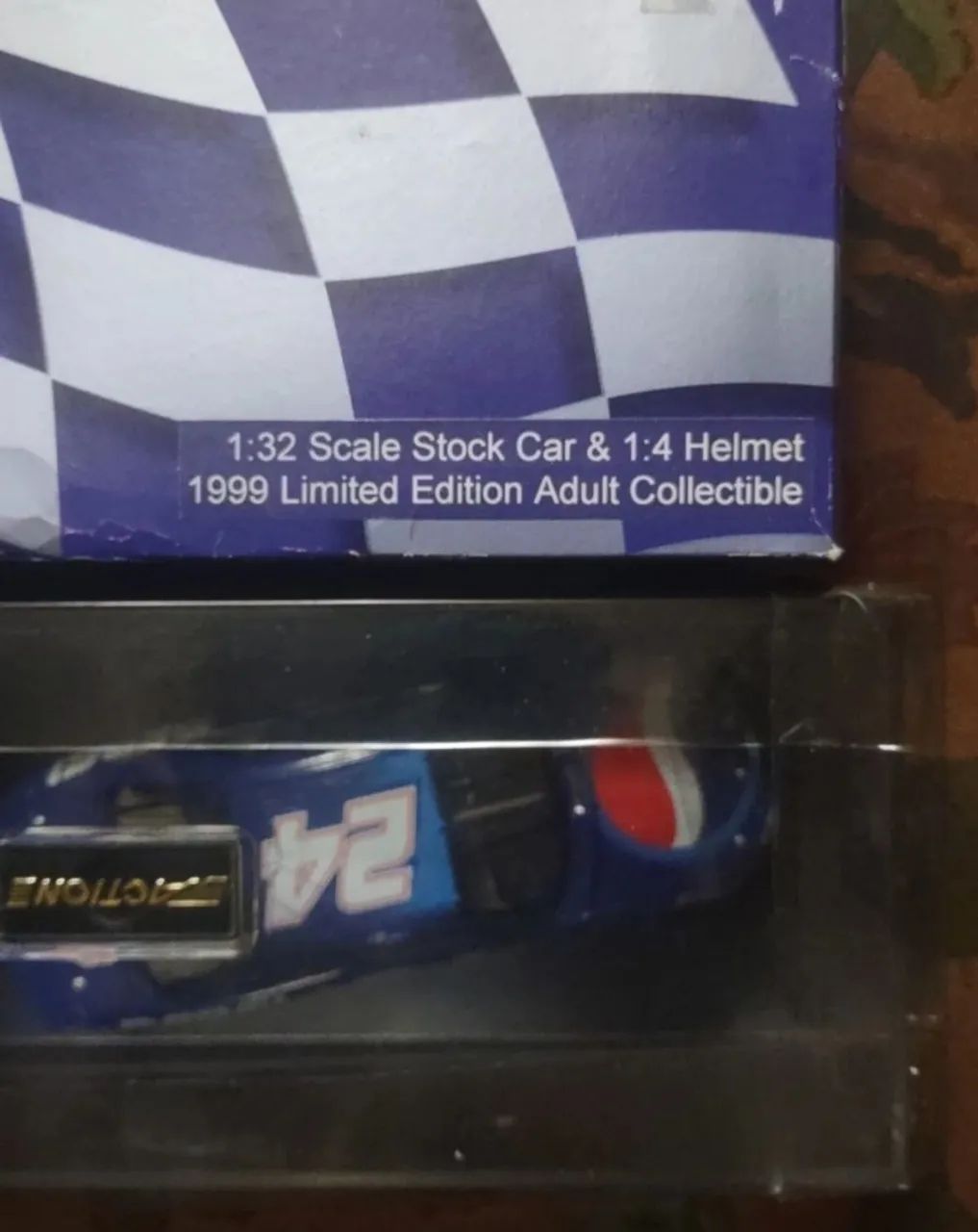 Miniatura Jeff Gordon com Capacete edição Limitada escala 1:32 - Foto 3