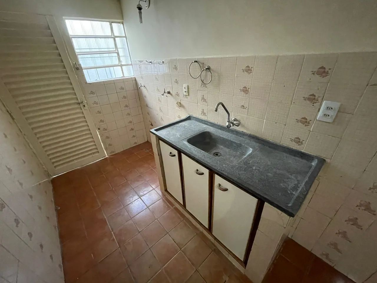 CASA SETOR UNIÃO 3 QUARTOS SUÍTE RUA LARGA FRENTE PARA O NASCENTE PROX AV T-9 OPORTUNIDADE - Foto 4