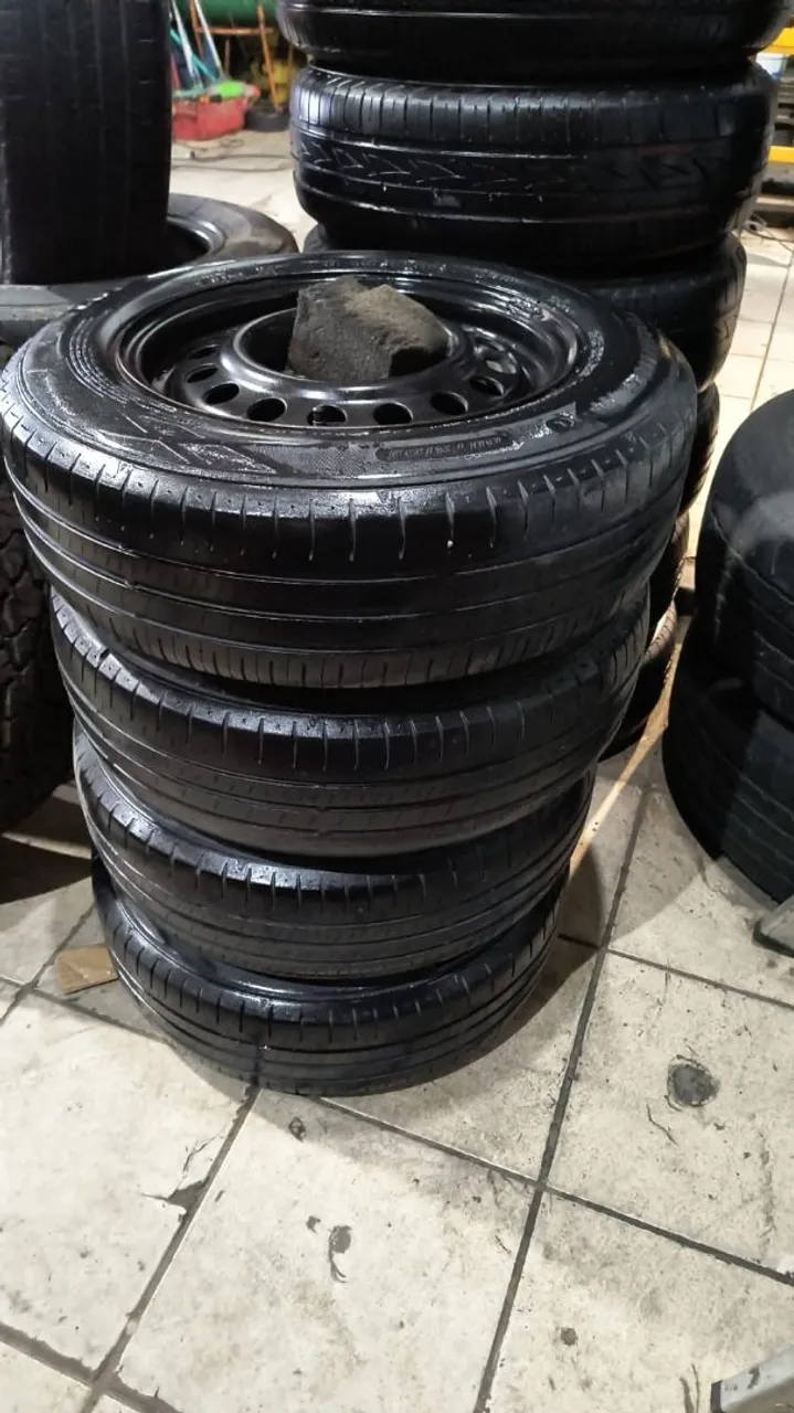 rodas de ferro c pneus semi novos dunlop aro 14