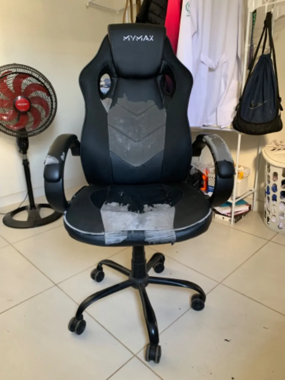Cadeira gamer usada mas funcionando bem