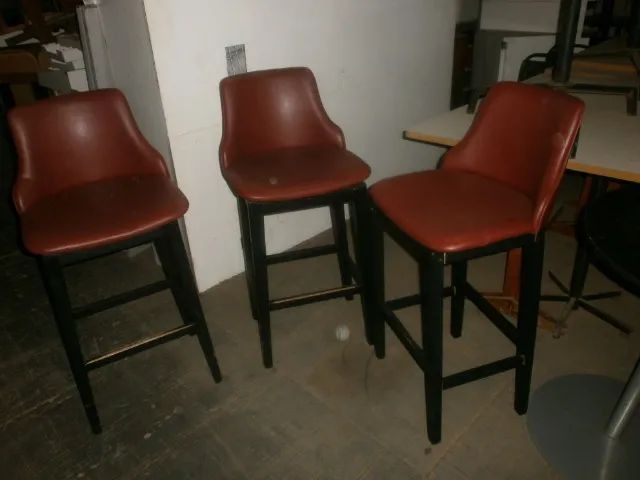 trez banquetas - altas - estofadas com encosto