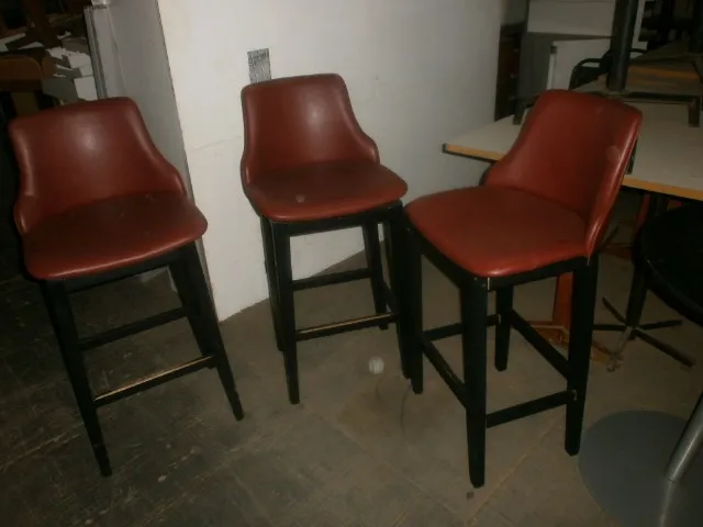trez banquetas - altas - estofadas com encosto