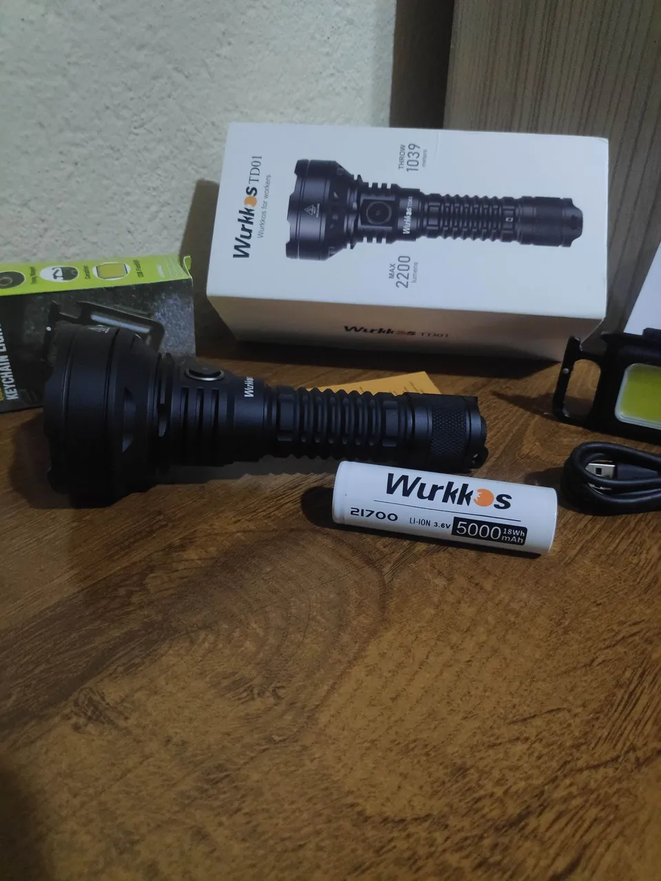 Lanterna Tática Wurkkos TD01 C - 1800 Lumens Alcance 1000 metros