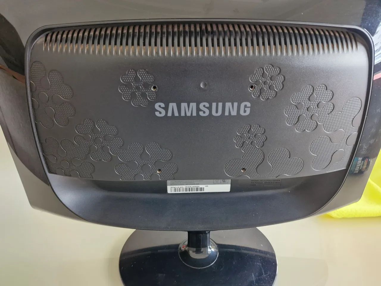 Monitor Samsung VGA 20' 60Hz 900p Bivolt + Cabo Displayport - Foto 2