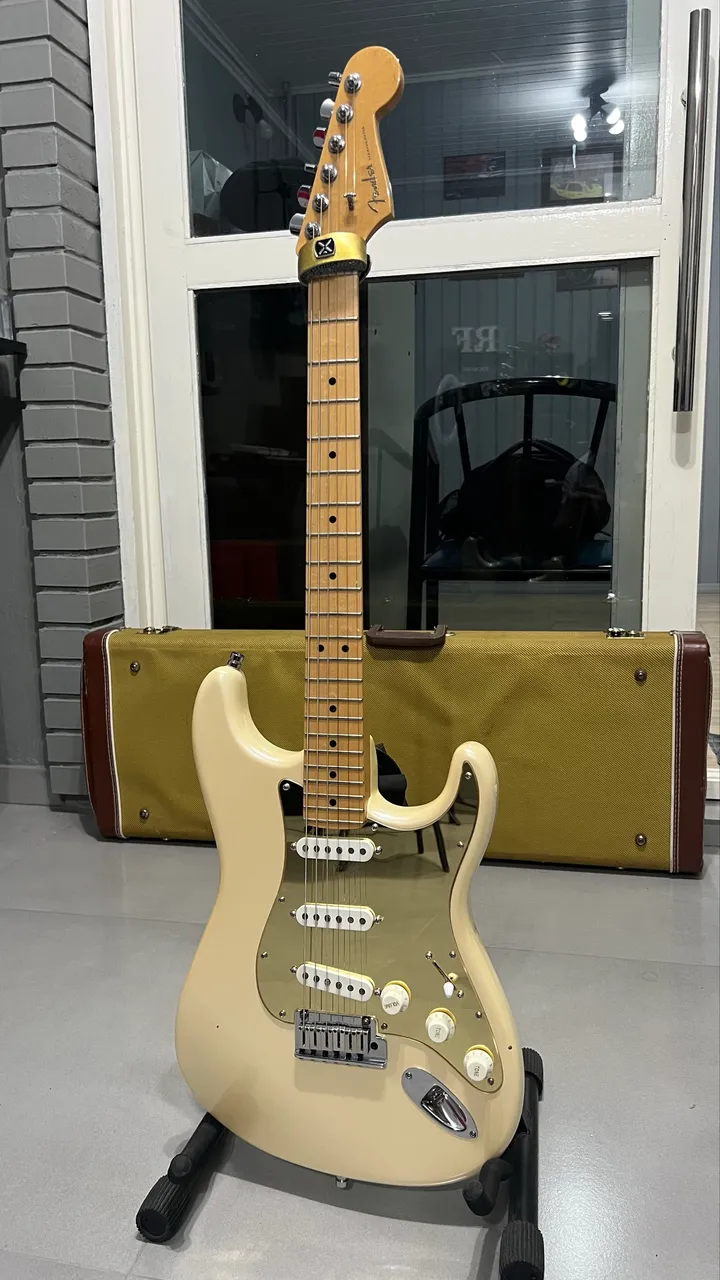 guitarra fender american deluxe stratocaster